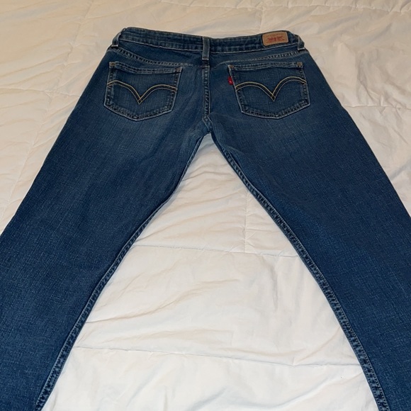 Levi’s. - Picture 3 of 6